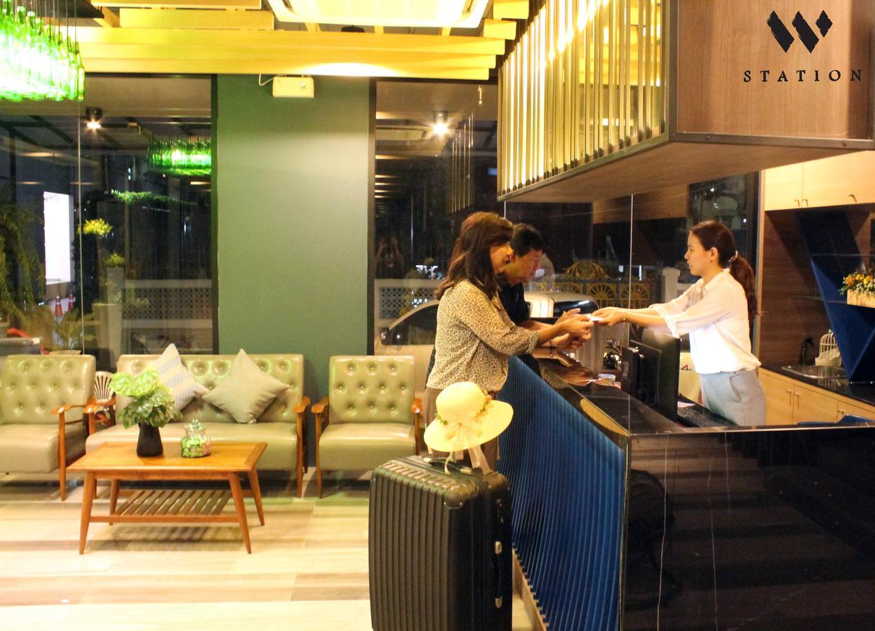 W Station Hotel Bangkok Buitenkant foto